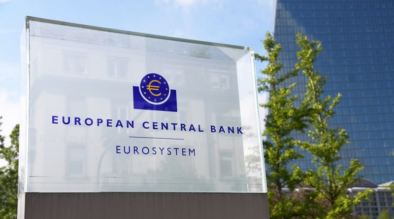 Die EZB rechnet für das laufende Jahr mit einer durchschnittlichen Inflationsrate im Euro-Raum von 5,1 Prozent. Für die kommenden beiden Jahre rechnet sie optimistisch mit etwa 2,0 Prozent. Anders als die US-Notebank sieht die EZB keine Notwendigkeit, die Inflation durch höhere Leitzinsen einzudämmen.